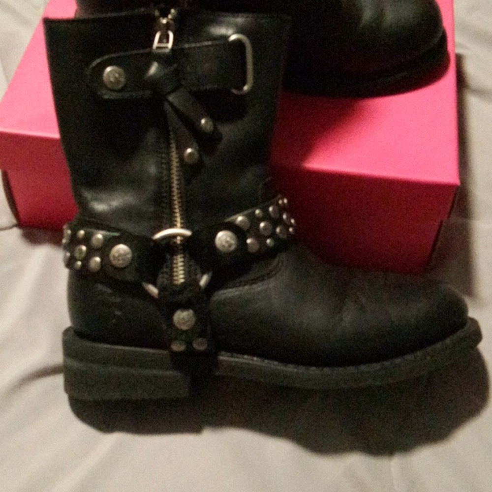 GENTLY USED WOMENS SZ 6 HARLEY DAVIDSON BOOTS